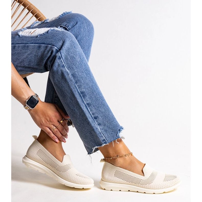 Rahima bézs színű tornacipő habszivacstalppal 1