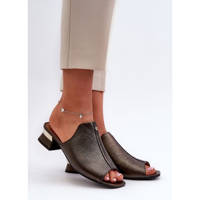 Elegáns női papucsok természetes bőrből alacsony sarkú cipőben Maciejka 06360-20 grafit fekete 1