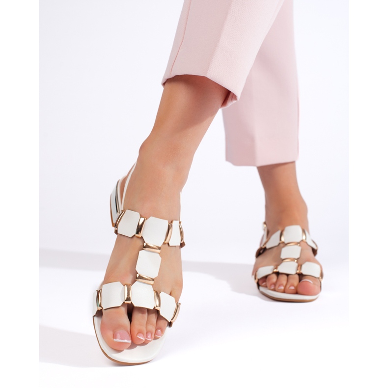 Stílusos fehér lapos szandál 1 Stílusos fehér lapos szandál 1