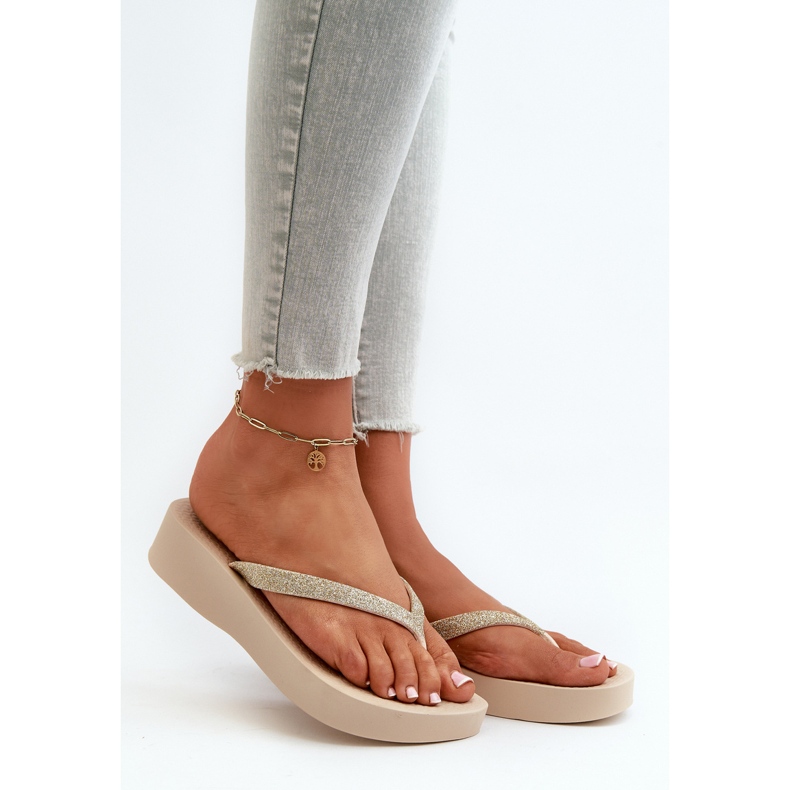 Női papucs csillogó pánttal 83386 Ipanema Mesh Chic Plat Fem Beige bézs 1 Női papucs csillogó pánttal 83386 Ipanema Mesh Chic Plat Fem Beige bézs 1