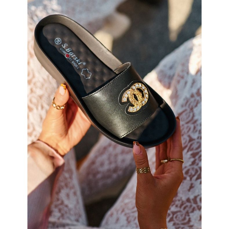 Elegáns, könnyű női papucs díszítéssel, természetes bőr S.Barski KV27-013, fekete 2 Elegáns, könnyű női papucs díszítéssel, természetes bőr S.Barski KV27-013, fekete 2