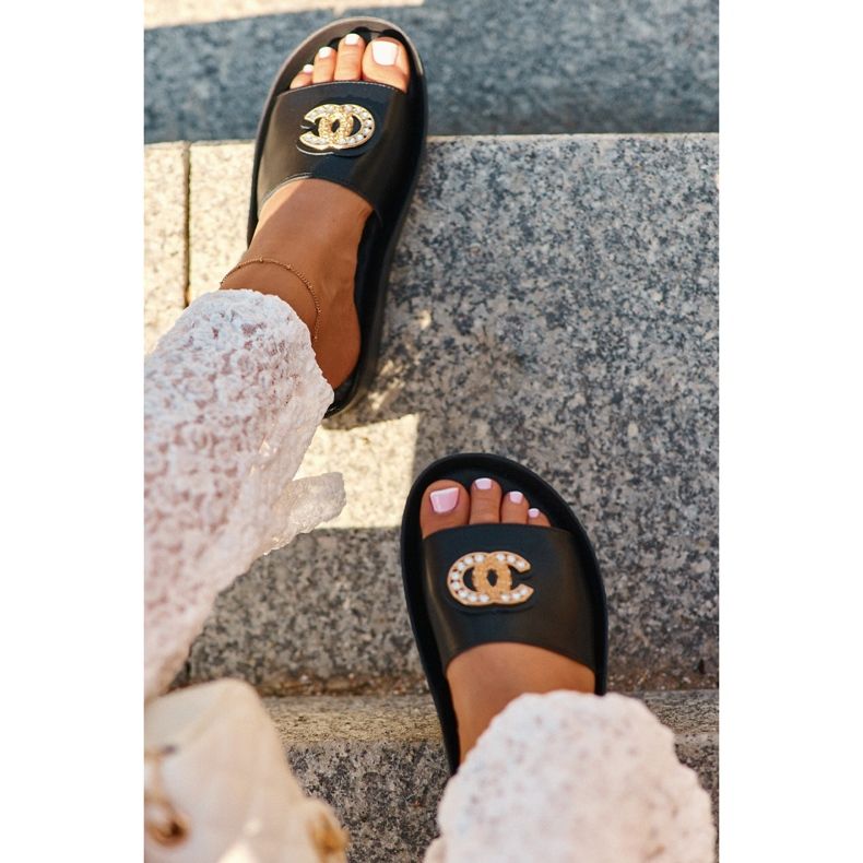 Elegáns, könnyű női papucs díszítéssel, természetes bőr S.Barski KV27-013, fekete 1 Elegáns, könnyű női papucs díszítéssel, természetes bőr S.Barski KV27-013, fekete 1