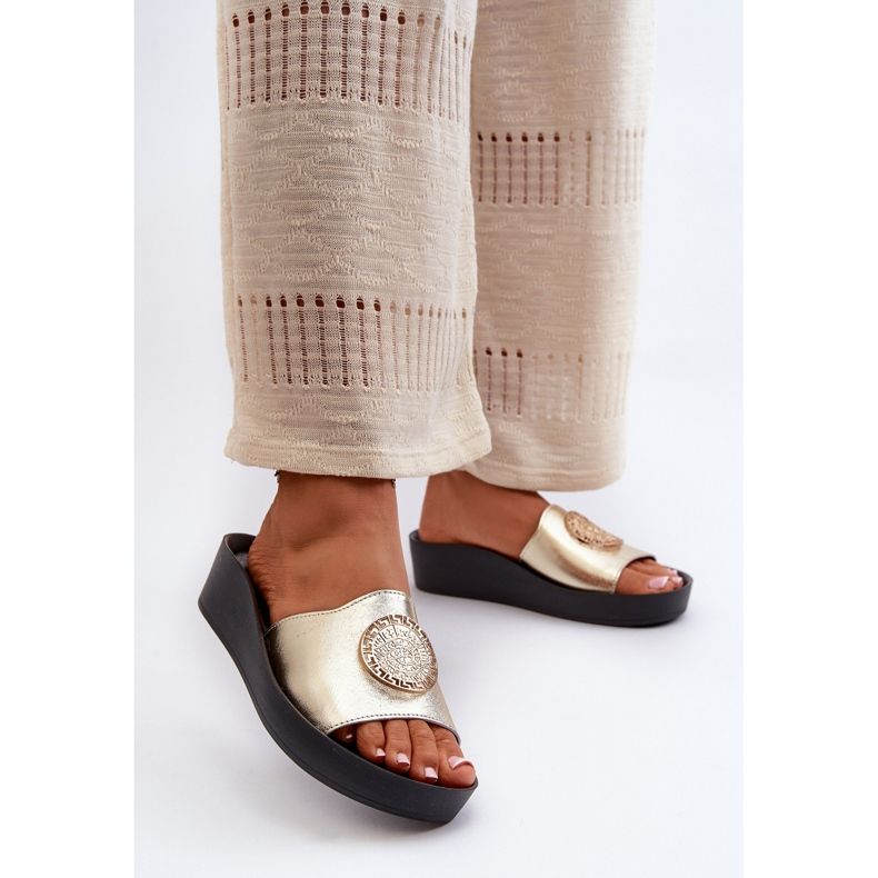 Zazoo 2920 női bőr ékflip-flip arany részletekkel, arany aranysárga 2