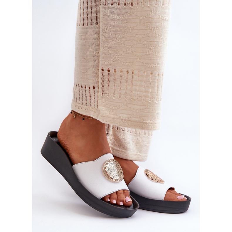 Zazoo 2920 női bőr ékflip-flip arany részletekkel, fehér 1