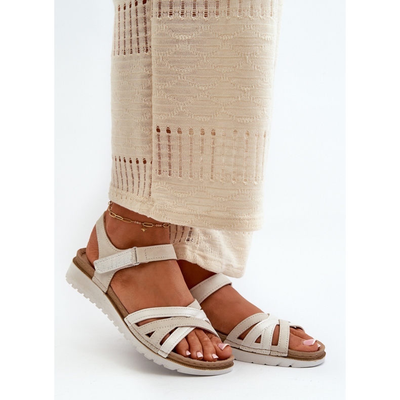 Kényelmes és könnyű női szandál tépőzárral Inblu CN000041 bézs és ezüst 2