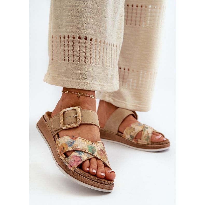 Kényelmes női papucsok virágcsattal Inblu GS000051 barna 2