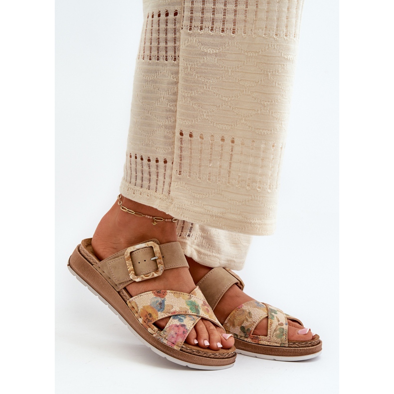 Kényelmes női papucsok virágcsattal Inblu GS000051 barna 1