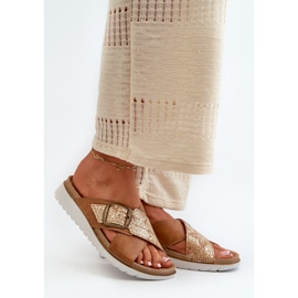 Kényelmes női papucs csattal Inblu CN000032 Camel barna 2