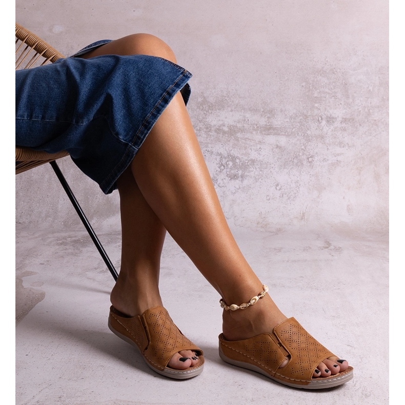 Barna perforált Marouna csúszdák 1