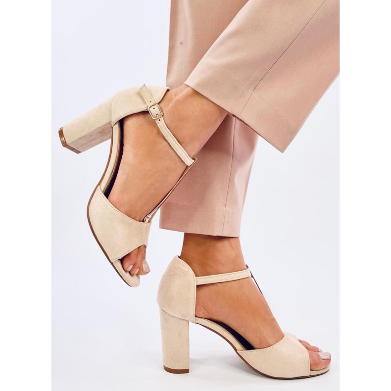 Ferdi Beige magas sarkú szandál arany díszítéssel bézs 1