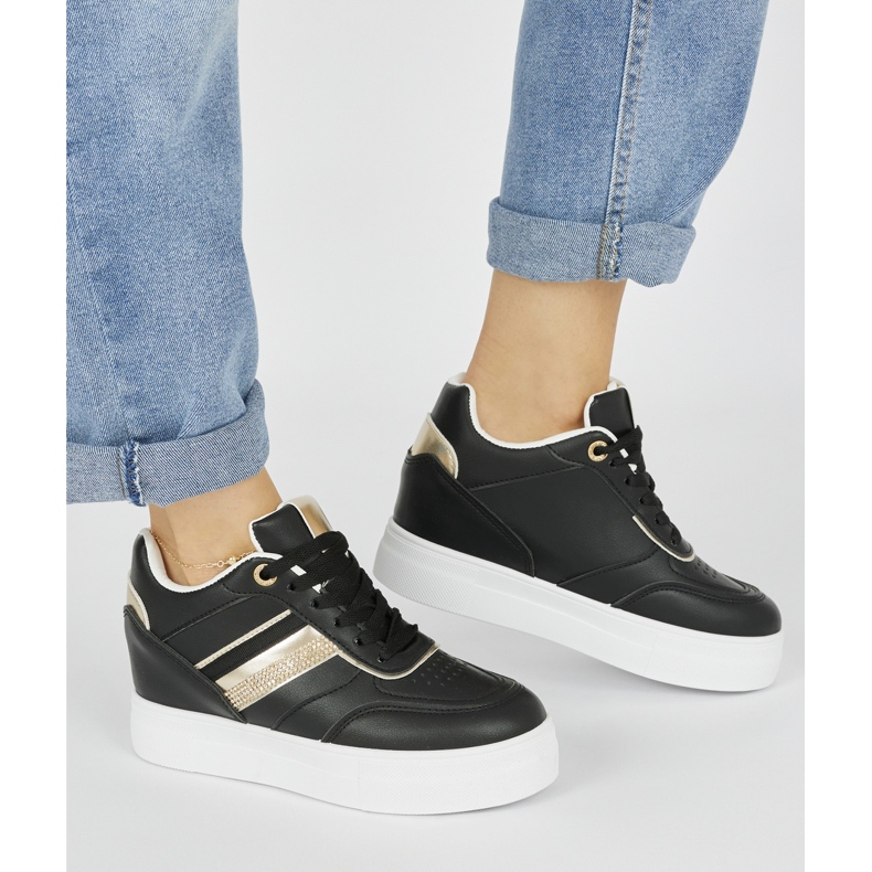 Fekete tornacipő rejtett ékkel 1