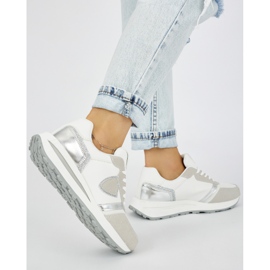 Női fehér sportcipő 2