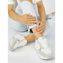 Fehér női sportcipő vastag talppal 1