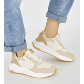 Bézs színű női sportcipő vastag talppal 2