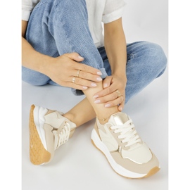 Bézs színű női sportcipő vastag talppal 1