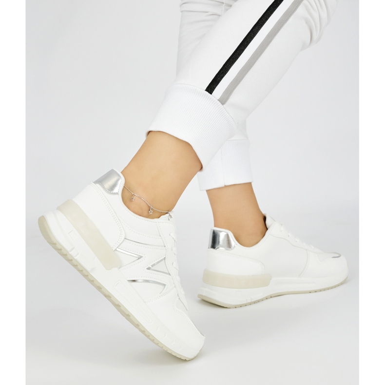 Fehér kényelmes női tornacipő 2