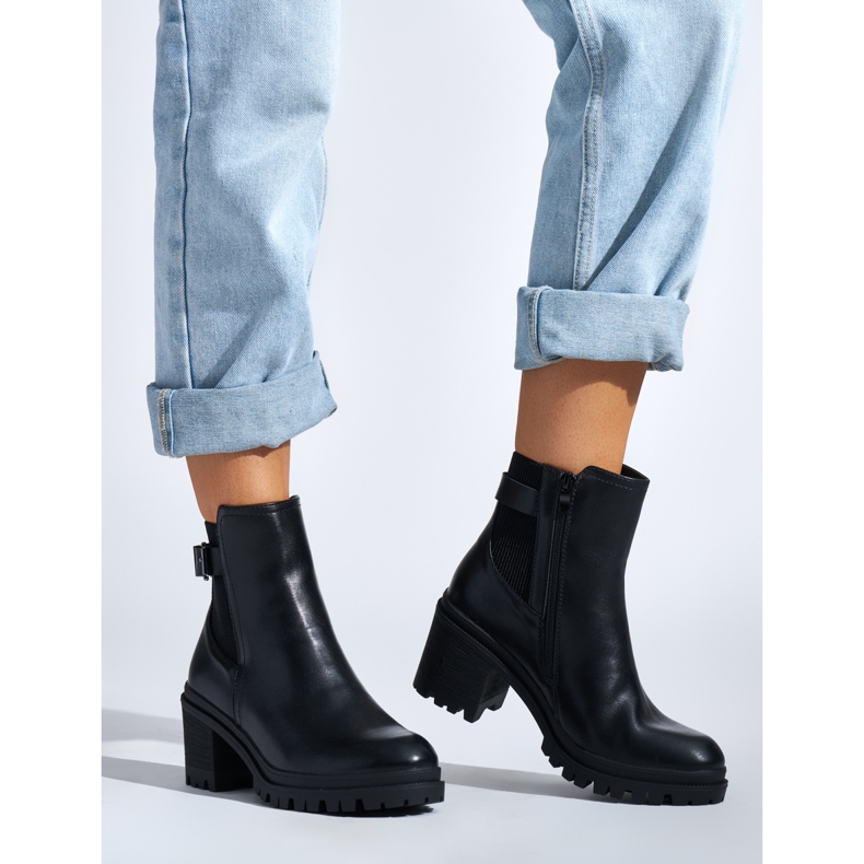 Elegáns fekete magas sarkú bokacsizma 1