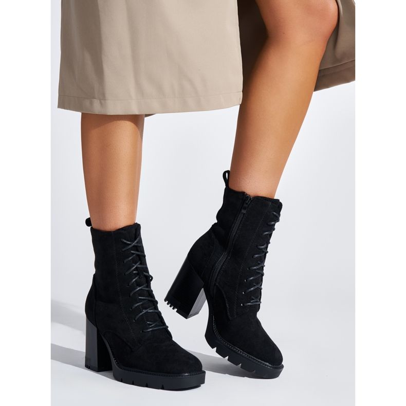 Fekete velúr fűzős bokacsizma 1