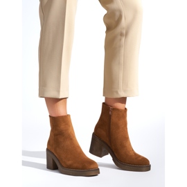 Barna színű női bokacsizma 1