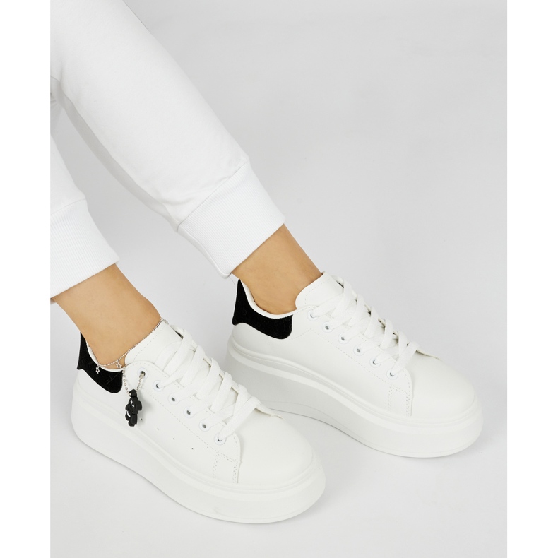 Fehér női sportcipő 2