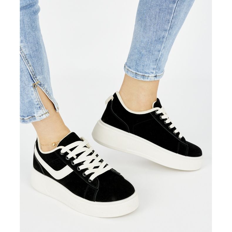 Velúr fekete női platformcipő 2