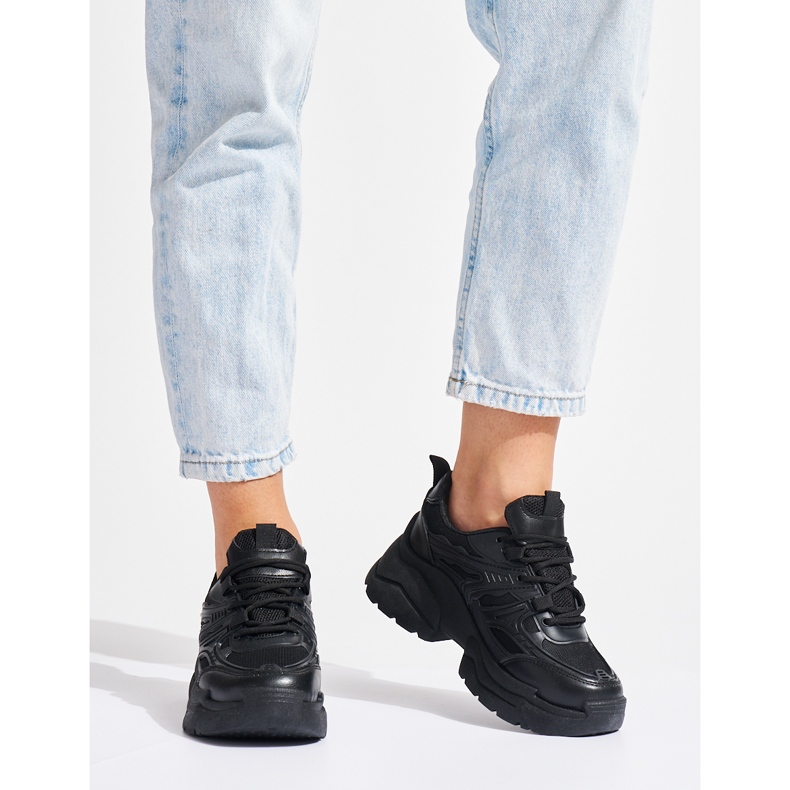 Fekete tornacipő vastag talppal 1