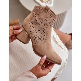 Áttört Cowboy csizma magas sarkon, cipzárral, bézs Vosilara 2