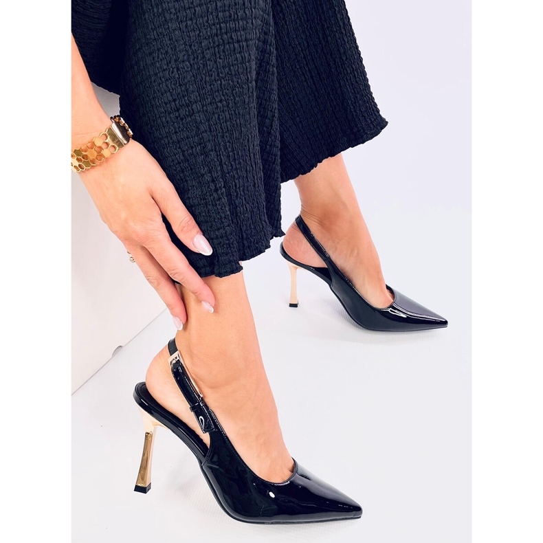 Mariot Black lakksarkú nyitott sarokkal fekete 2