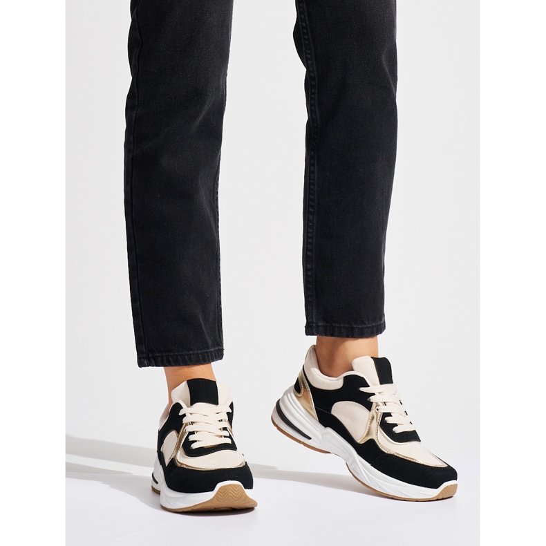 Fekete és bézs színű tornacipő vastag talppal fehér 2