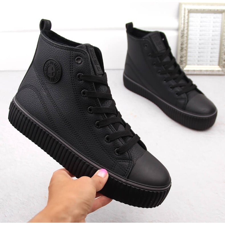 Szigetelt fekete magasszárú tornacipő Big Star OO274790 1