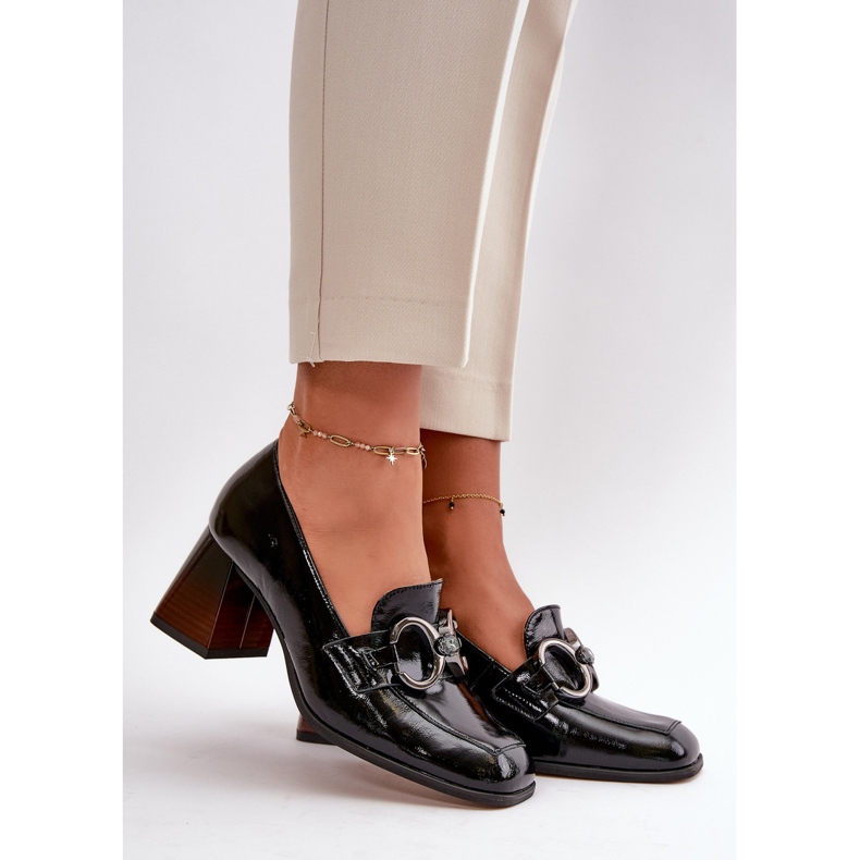 Bőr pumpák díszítéssel Fekete Laura Messi 2845 1