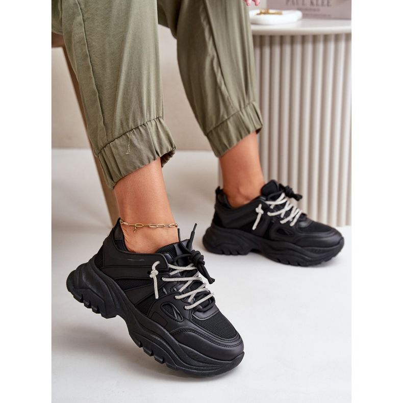 Fekete Relissa női tornacipő masszív talpon, díszfűzéssel 1