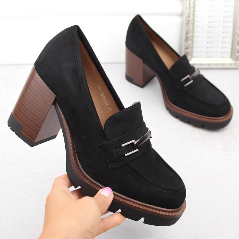 Velúr cipő, női mokaszin magas sarkon, fekete Potocki 12465 1