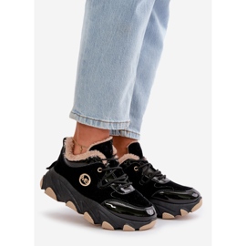 Hőszigetelt, fűzős női sportcipő fekete Verioras platformon 1