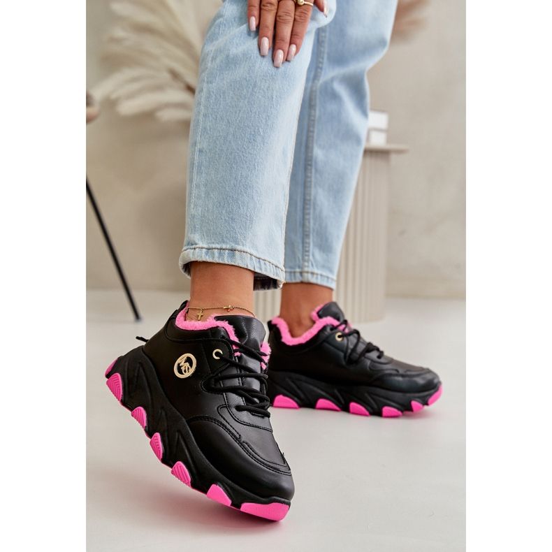 Fűzős női szigetelt sportcipő fekete fehér platformon 2