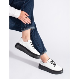 Fehér bőr cipő fekete platformon 1