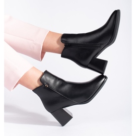 Fekete női magas sarkú bokacsizma 2