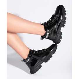 Fekete lakkozott női bokacsizma Sergio Leone-tól 1