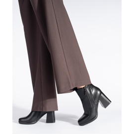 Fekete női bokacsizma Sergio Leone-tól 2