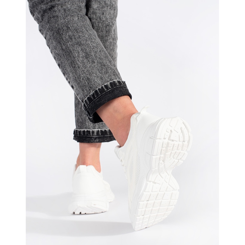 Fehér tornacipő vastag talppal 2