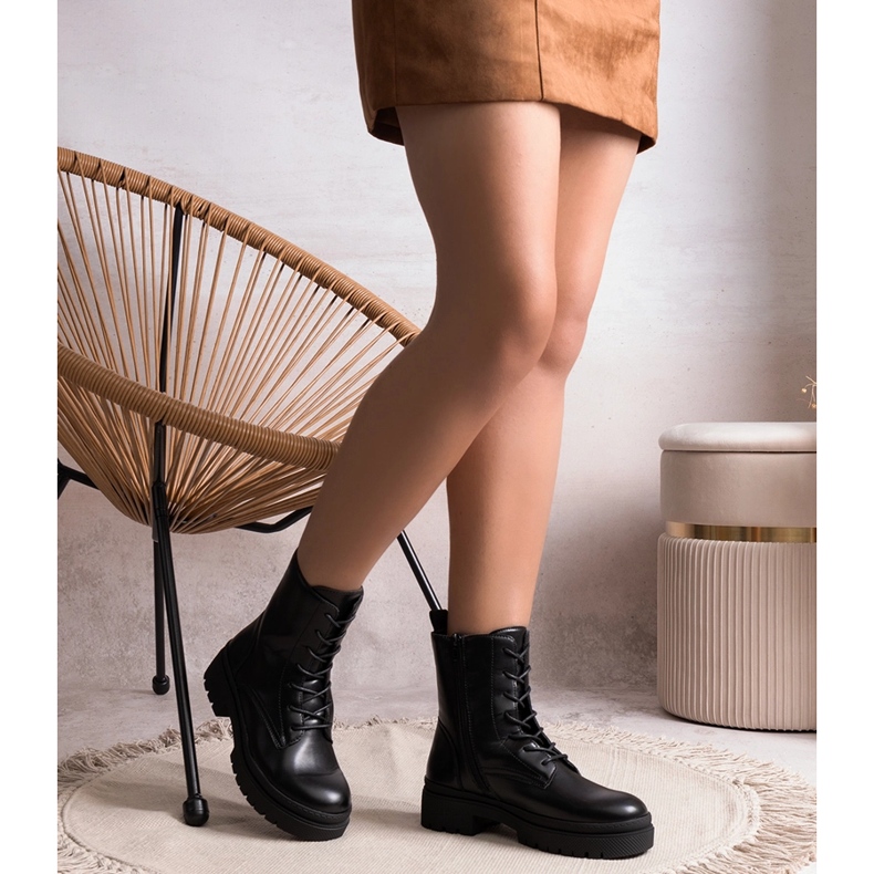 Fekete szigetelt klasszikus Edmund csizma 1 Fekete szigetelt klasszikus Edmund csizma 1