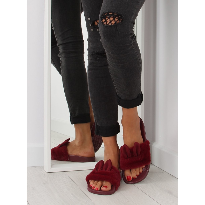 Papucs szőrmével, vörös fülekkel piros 2