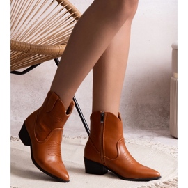 Barna magas sarkú cowboy csizma a Madia márkától 1