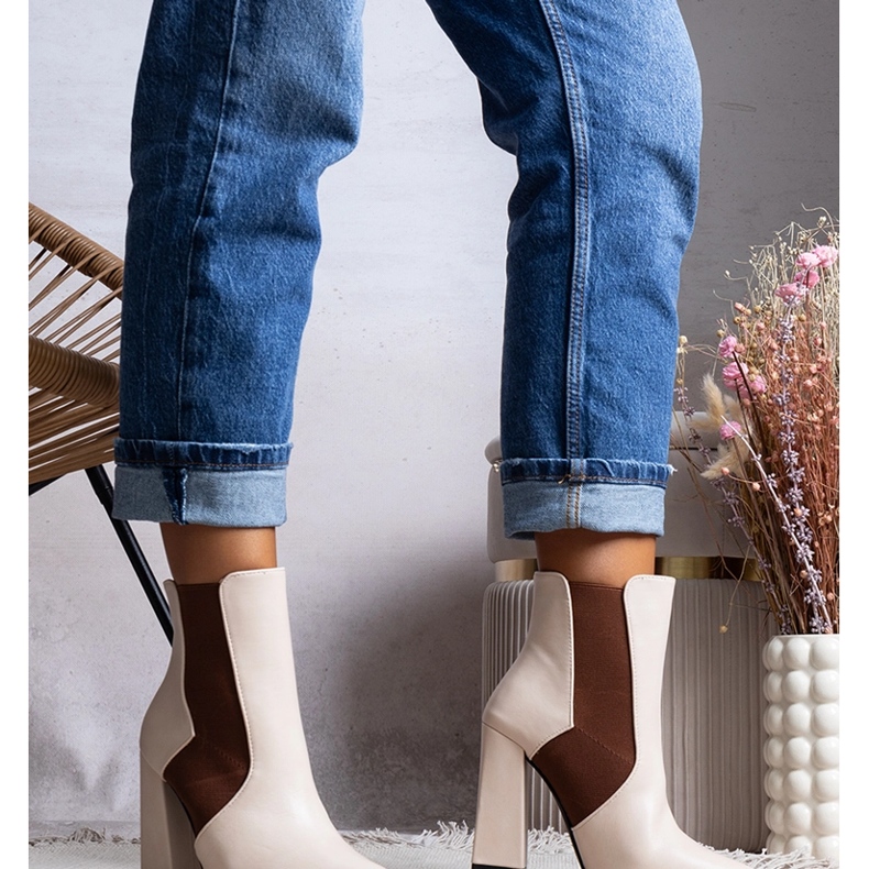 Bézs Chelsea csizma a Hamilt poszton 1