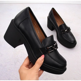 Fekete Vinceza női magas sarkú cipő lánccal 1