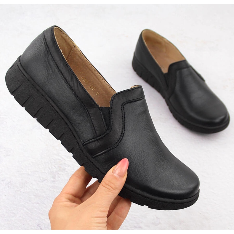 Női kényelmes fekete bőrcipő Helios 430 1