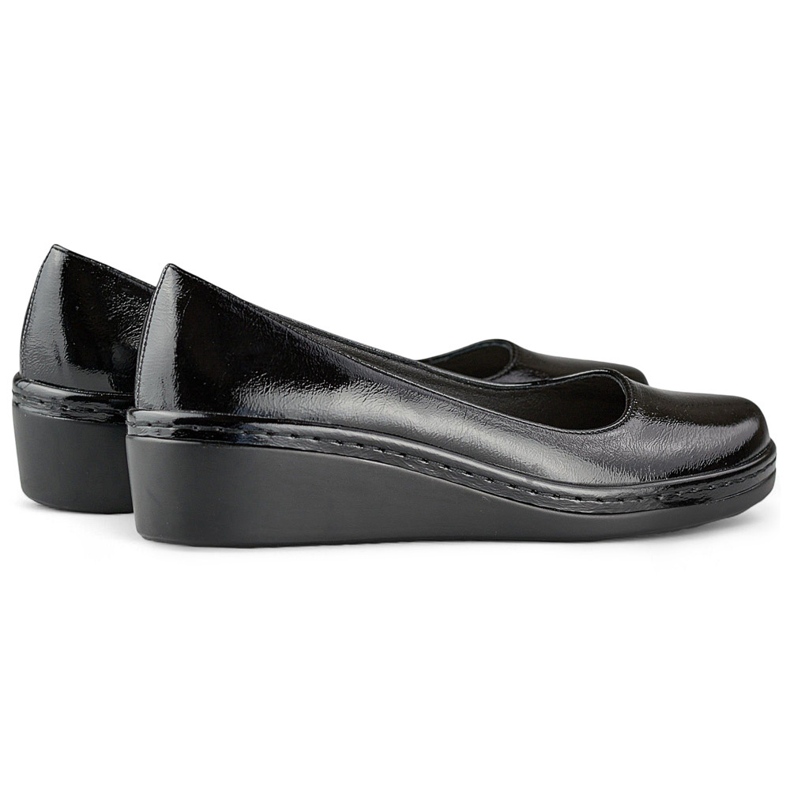 Női lakkfekete szivattyúk alacsony ékekkel 1