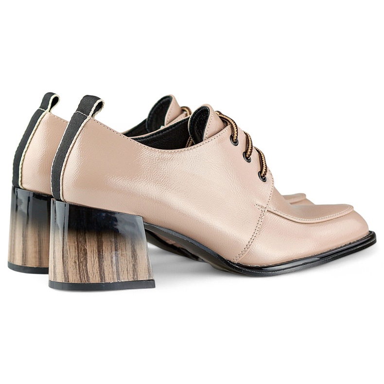 Lakkozott bézs színű, piros sarkú bokacsizma, elegáns női cipő 1