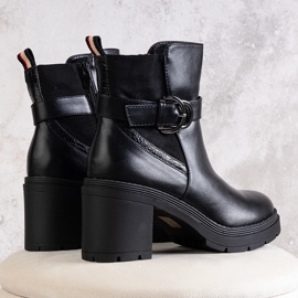 Mirka fekete magas sarkú bokacsizma 2