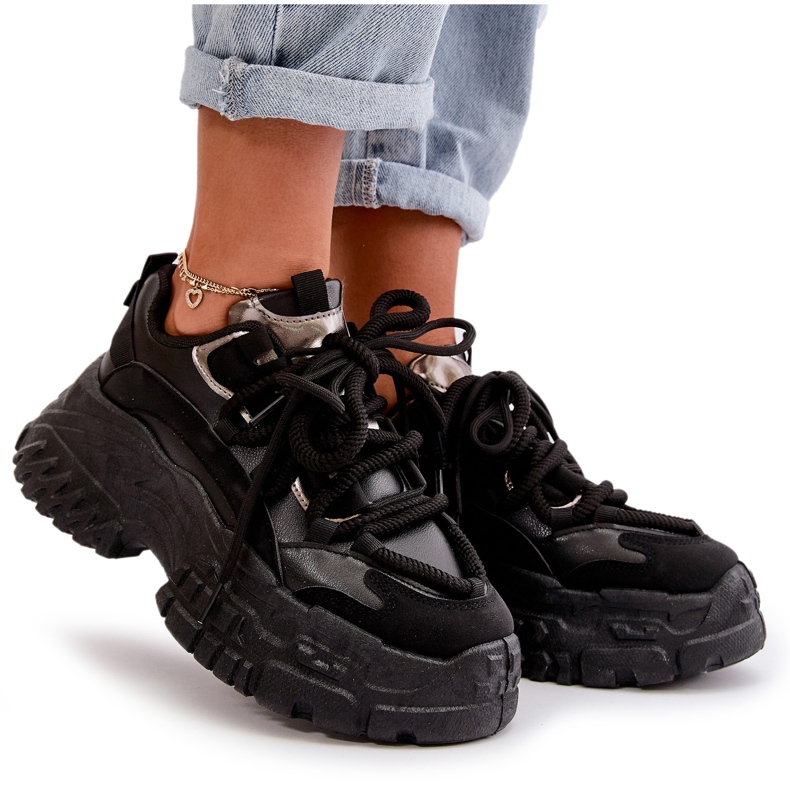 Női sport cipők egy hatalmas fekete talpon 4